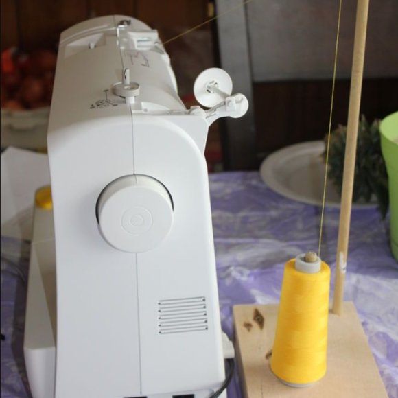 Maxi Lock 2 Spools of Orange Creamsicles Serger/ Sewing Machine Polyester Thread - Picture 5 of 6